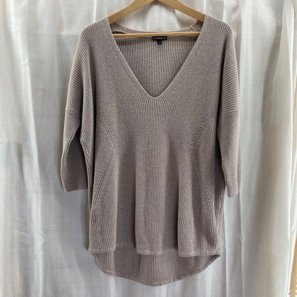 Express Women's V Neck 3/4 Sleeve Tunic Sweater Top Large Taupe Knit Casual Chic
